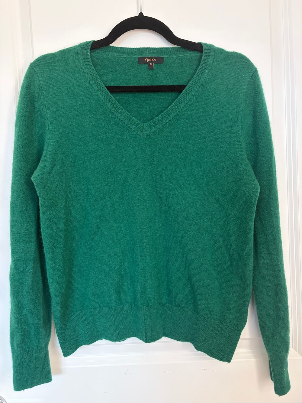 Quince 100% Mongolian Cashmere Women's V‑Neck Sweater in Emerald Green